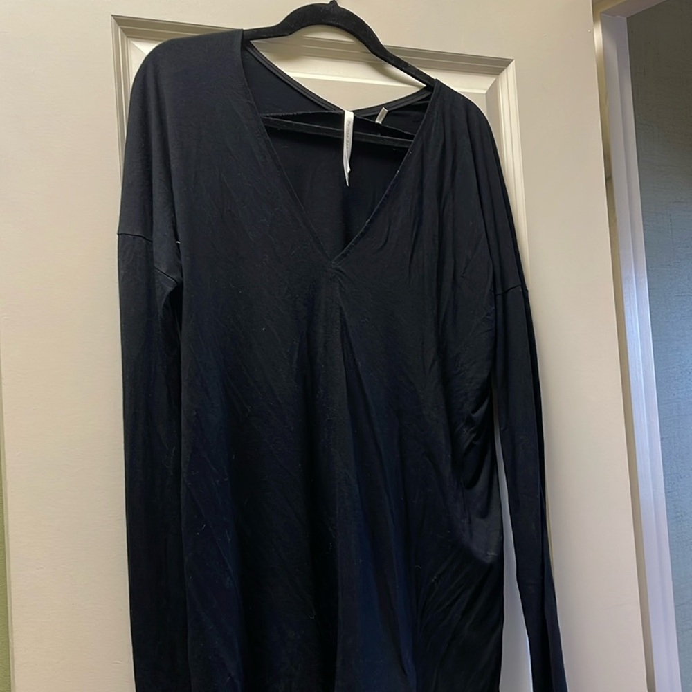 Aritzia V-neck tunic top